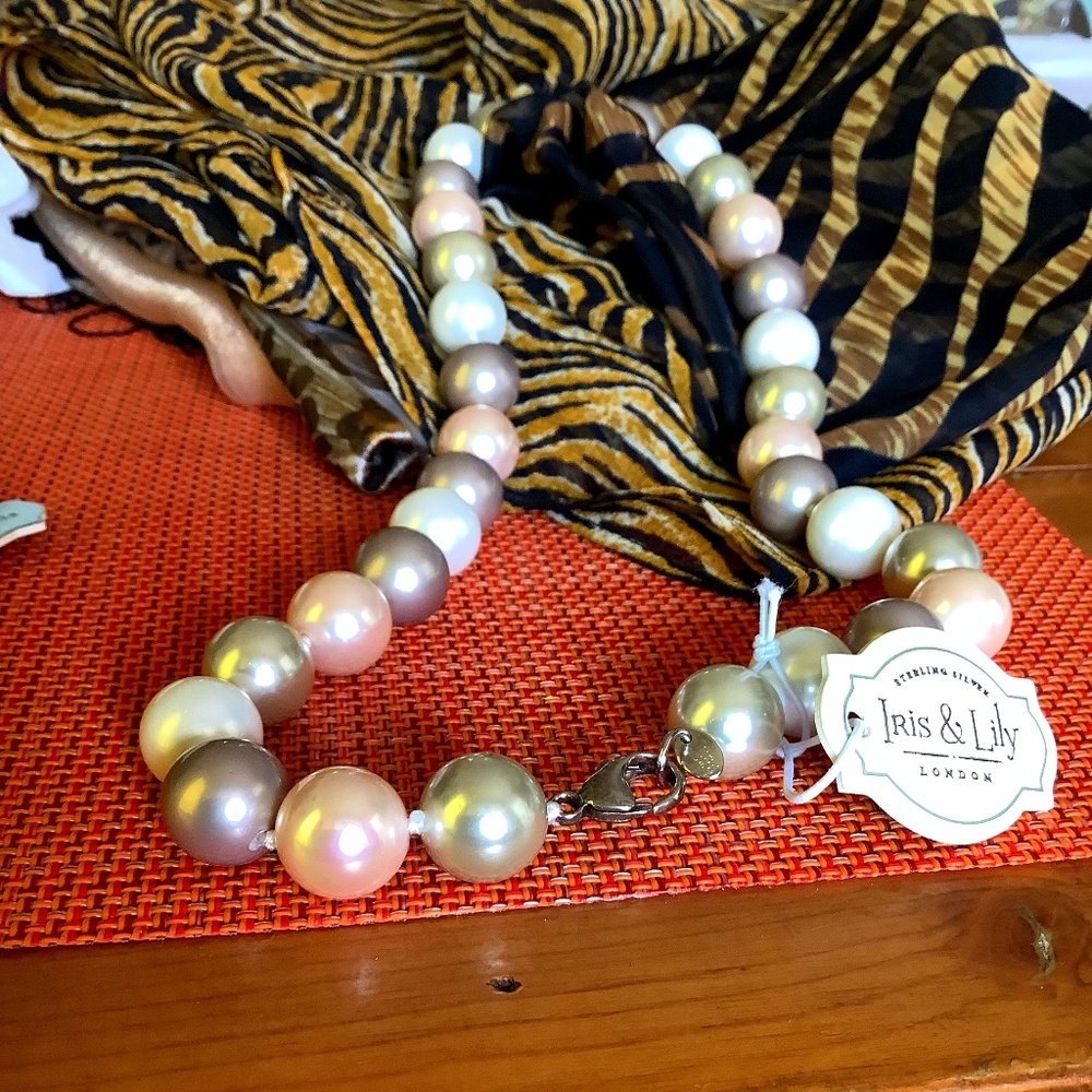 Multi-color pearl necklace